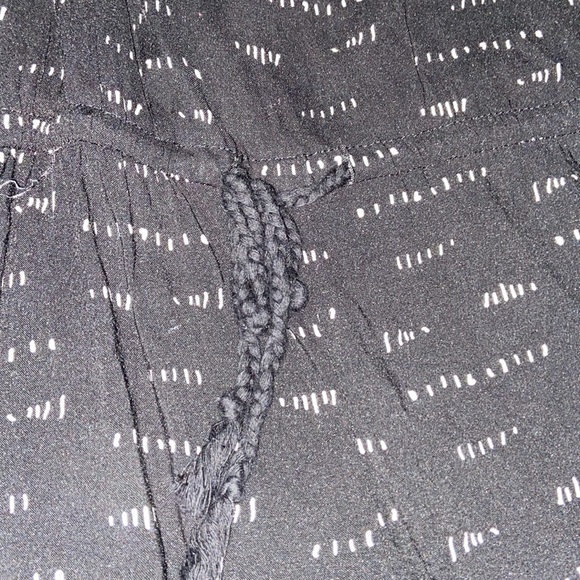 Black romper / white pattern romper - Picture 4 of 8